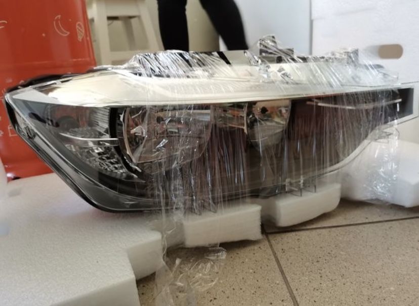 Farol BMW 318 de 2016 lado direito NOVO