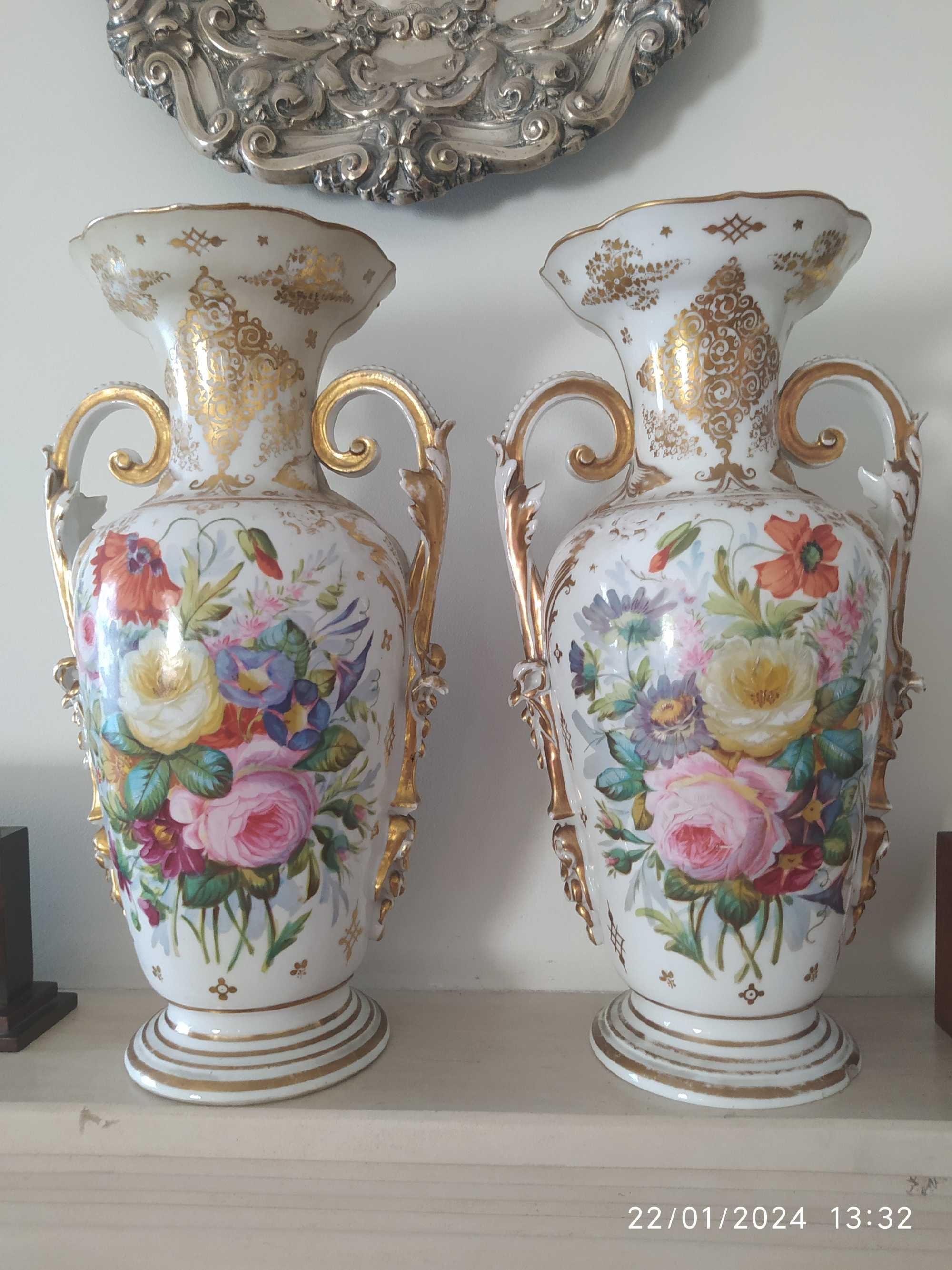 Par de Jarras Porcelana Francesa - Vieux Paris -  Sec. XIX - Alt, 40cm