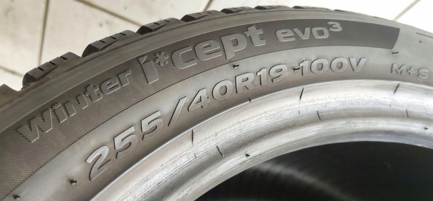 2x 255/40r19 Hankook Winter I'Cept Evo3 W330/7,43mm C/B/73dB Jak Nowe