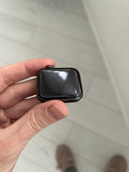 Apple watch S4 44 mm чорного кольору