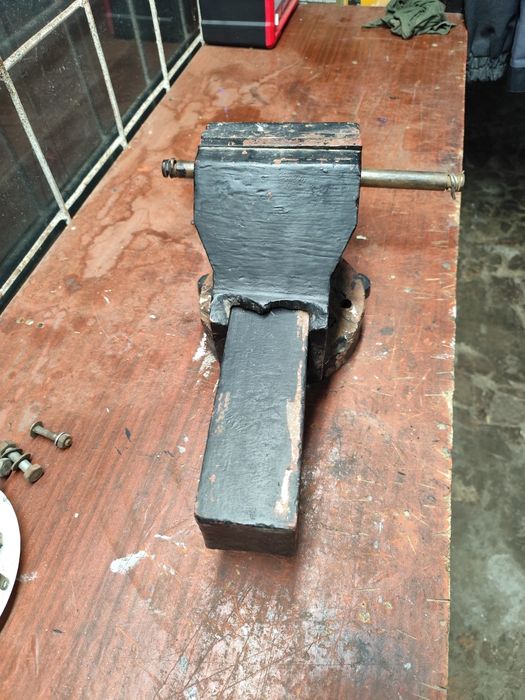 Продам тиски під ремонт