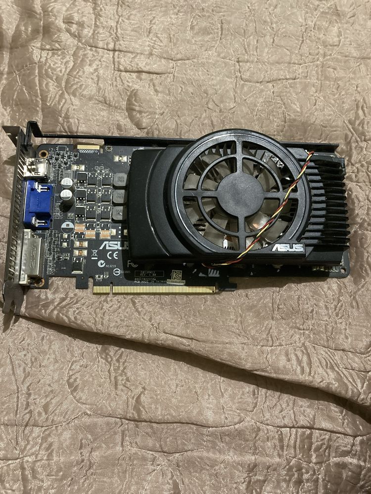 Відкокарта ASUS AMD radeon Hd 6700 series 1gb