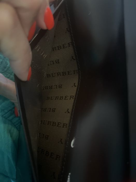 Porta moedas marca Burberry