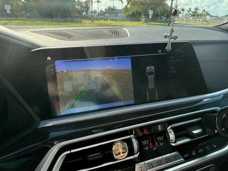 2021    BMW    X7