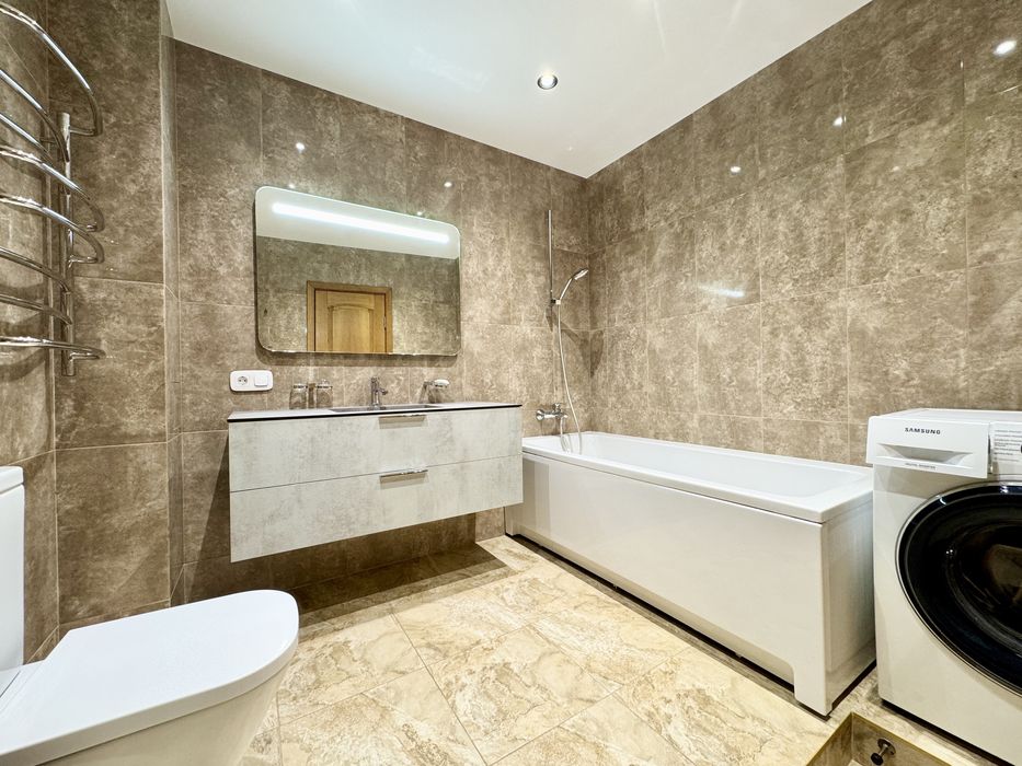 Продаж квартири 3-х кімн 118 м2 на Ливарна 9