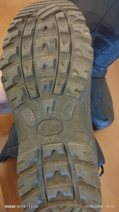 Dois  pares de calçado para venda .