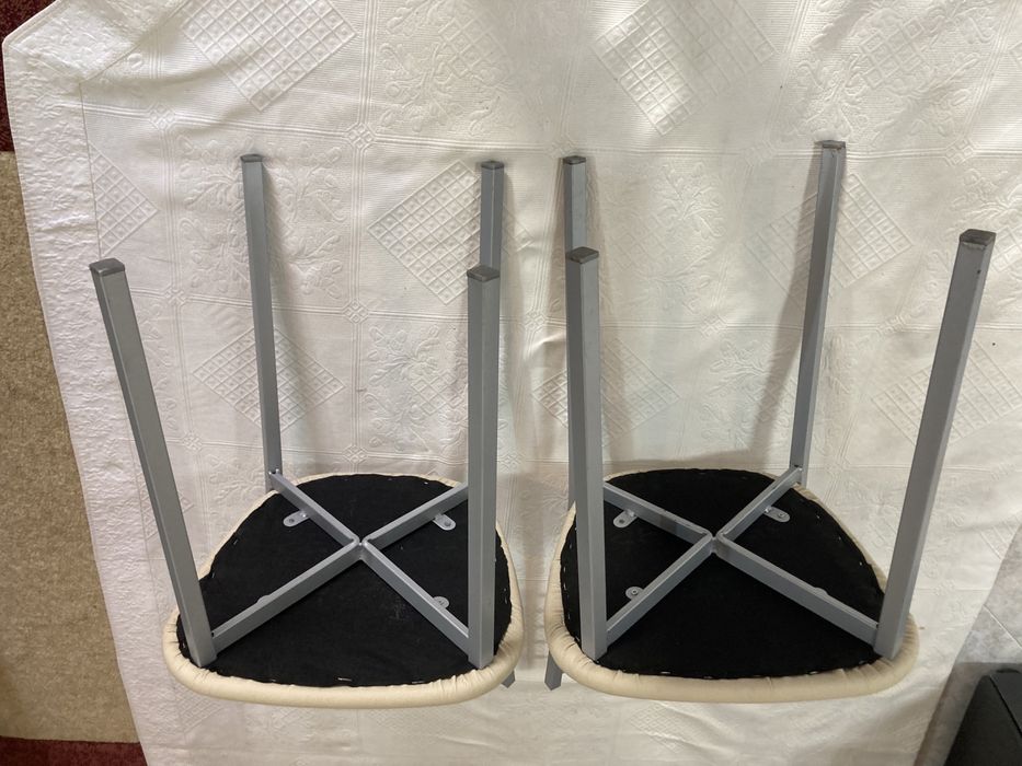 Cadeitas almofadadas