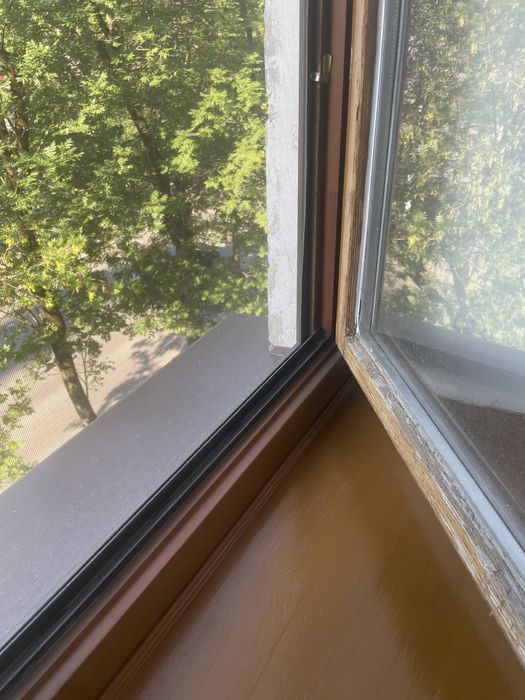 Вікно б/у з москітною сіткою