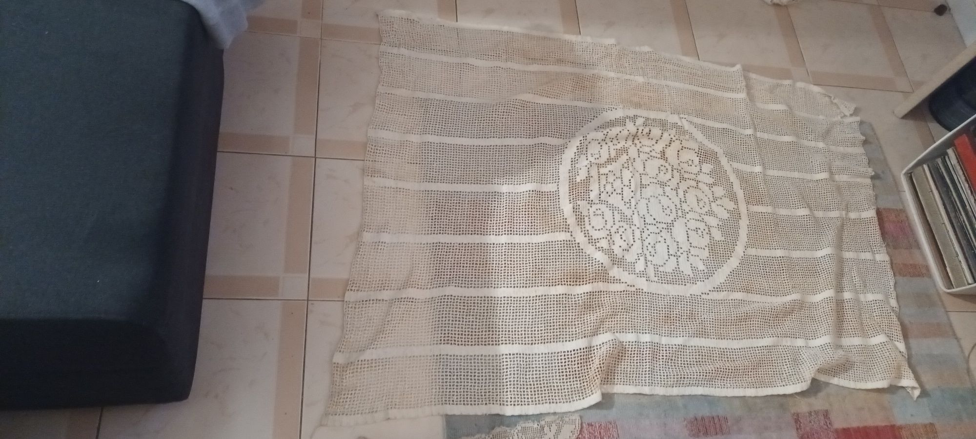 Cortinas e toalhas rendadas vintage