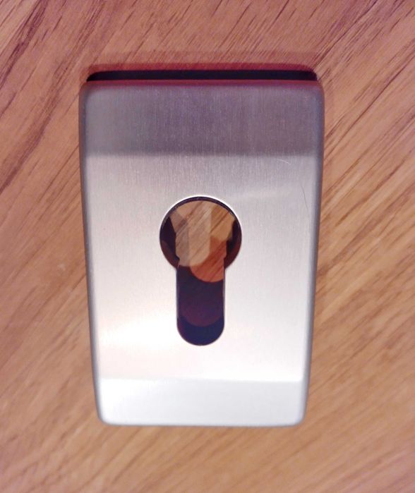 Szyld drzwiowy GERDA Bergen – srebrny, z demontażu