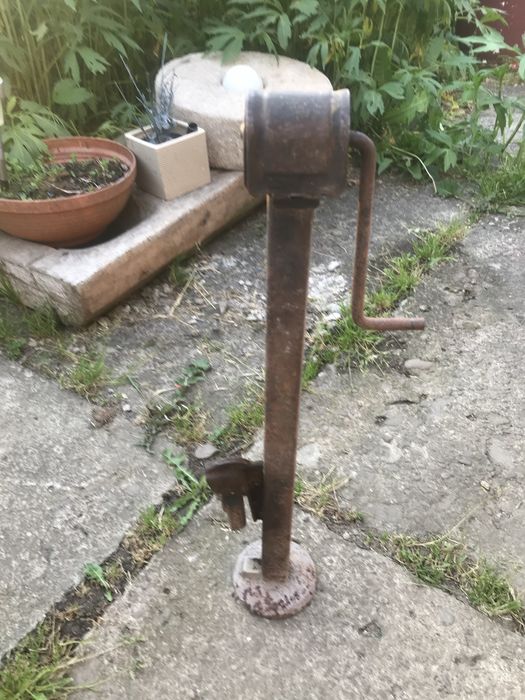 Podnośnik samochodowy do Syreny