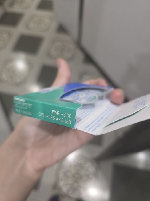 Лінзи 2 шт Air Optix for Astigmatism -3.00 -1,25 180