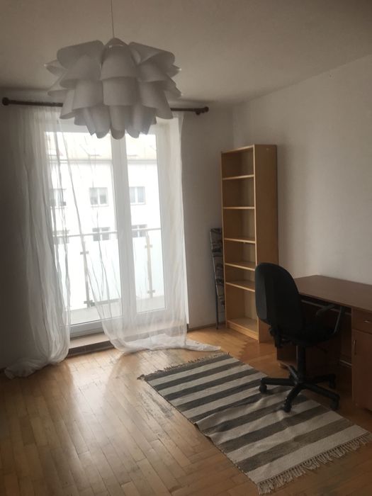 Pokoj  jednoosobowy ok 20 m2 z balkonem Kabaty