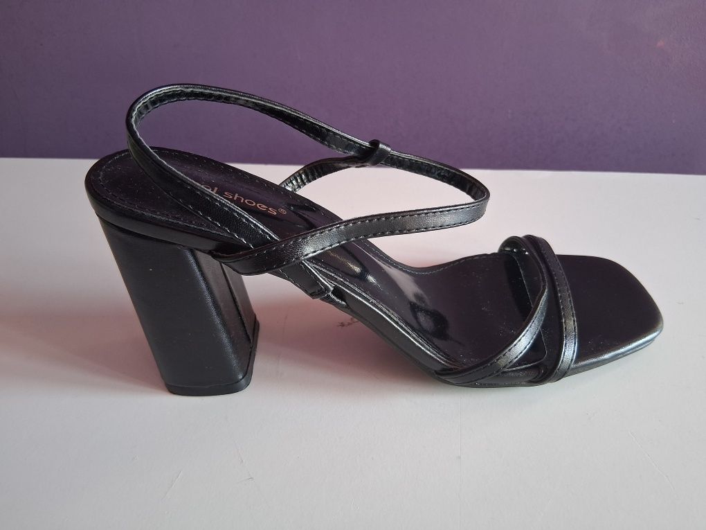 Ideal Shoes sandały 41