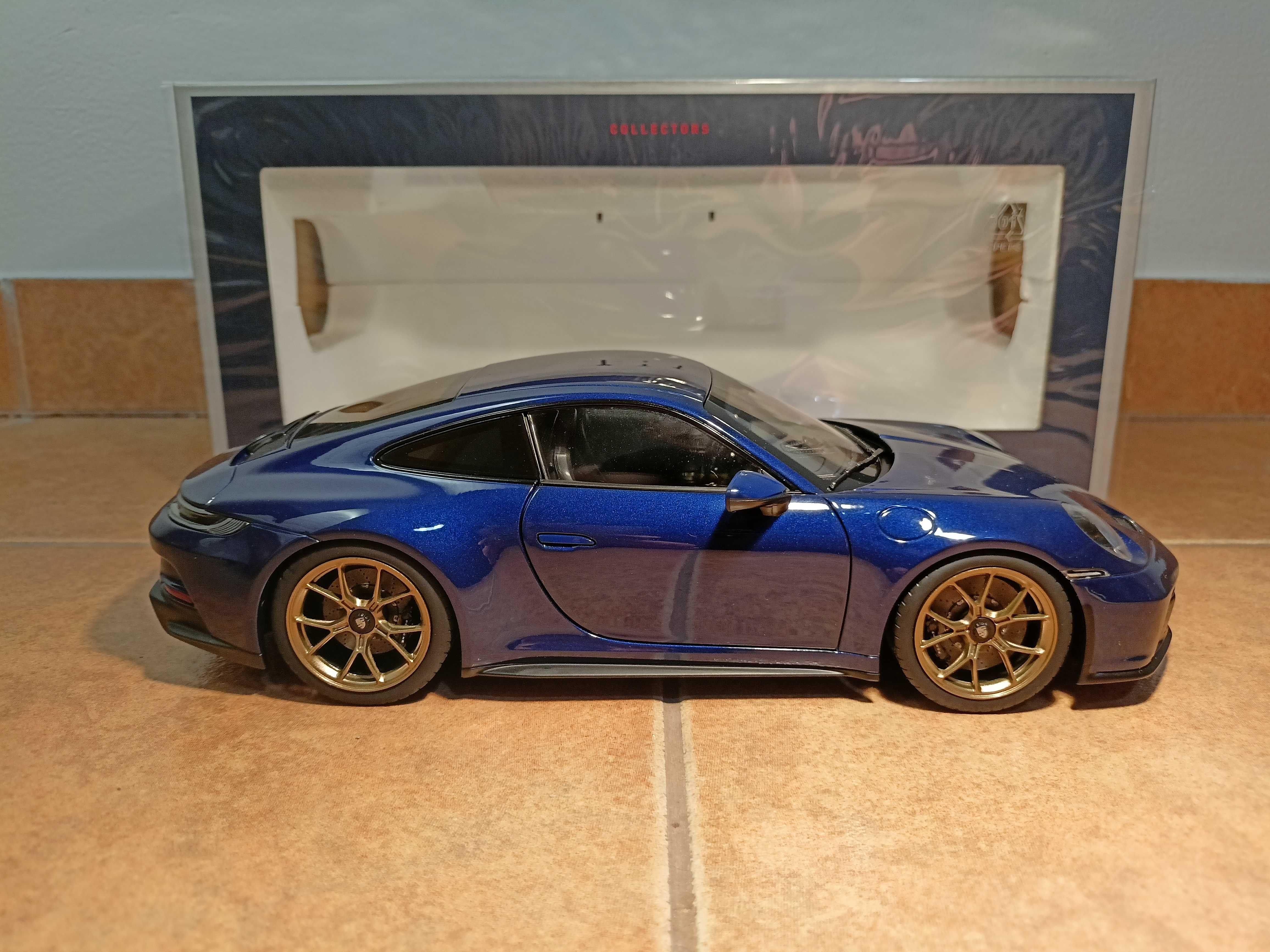 Porsche 911 GT3 Touring model w skali 1:18 Norev/otwierane elementy