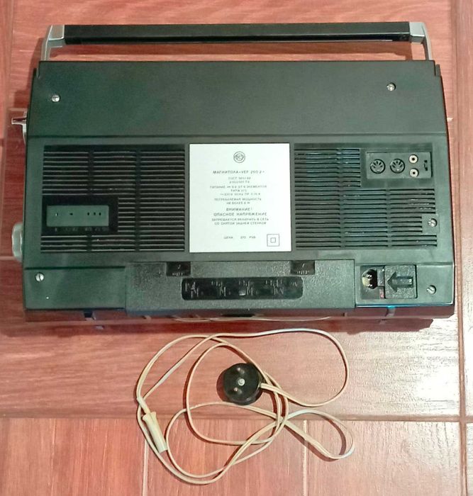 Кассетная магнитола VEF-260-2
