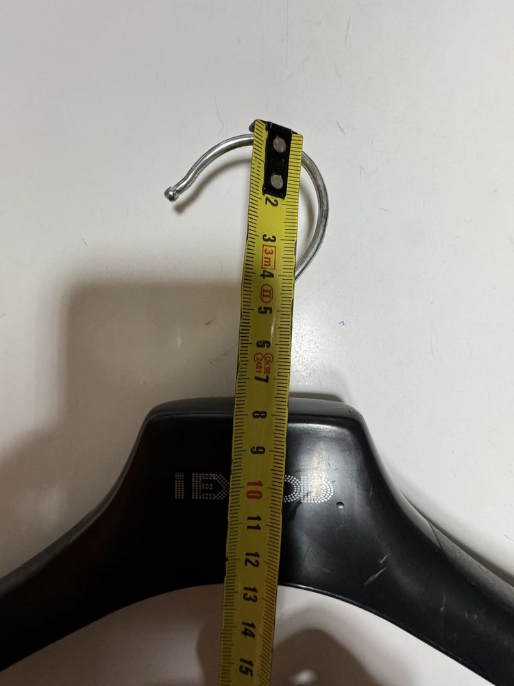 2500 Cruzetas/cabides plástico pretas