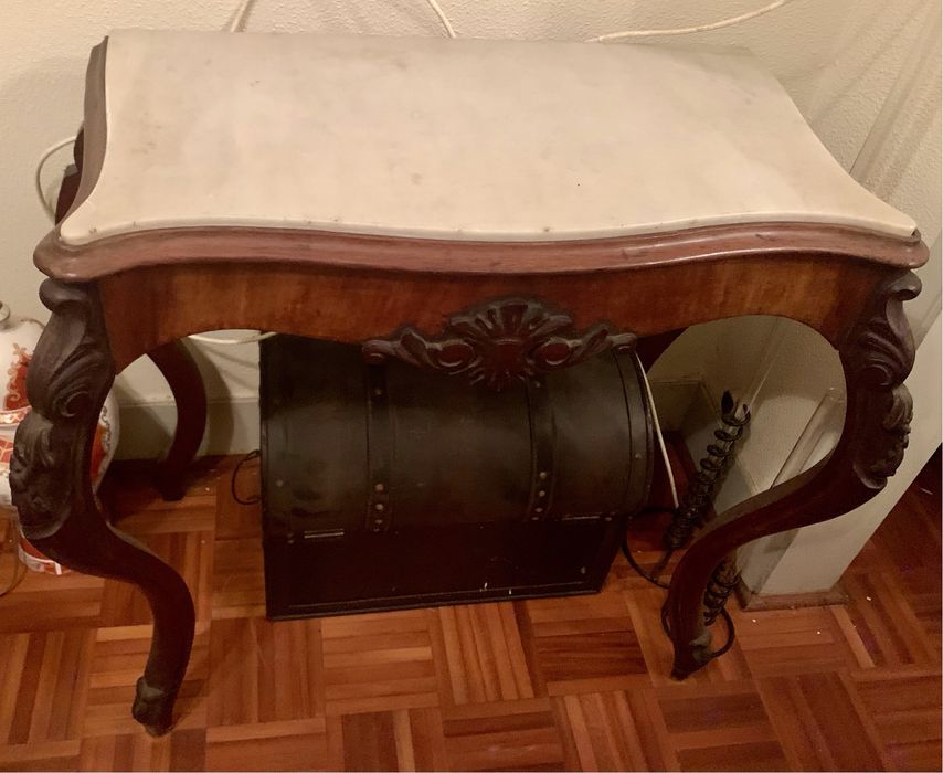 Consola em pedra e madeira