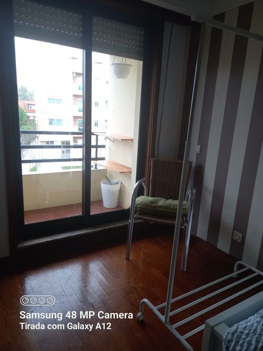 Quarto solteiro,confortavelarejado com varanda