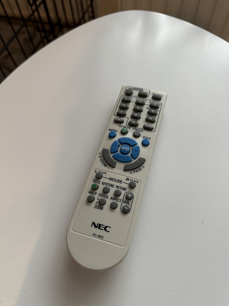 Projektor rzutnik NEC V332W + uchwyt