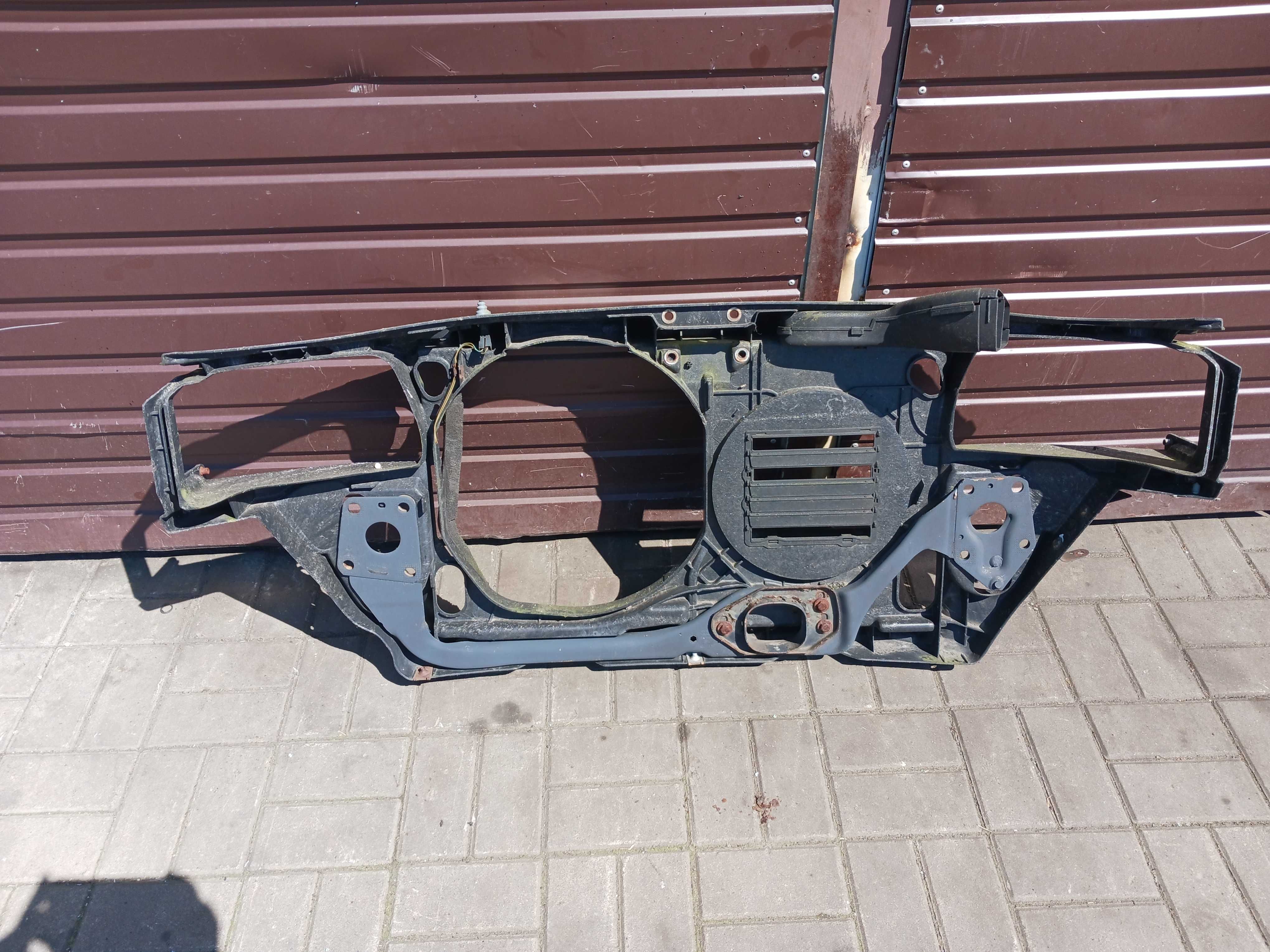 AUDI A4 B5 benzyna pas przedni wzmocnienie