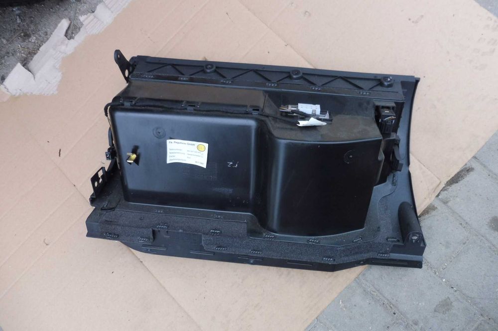 Schowek pasażera czarny QUATTRO - AUDI TT 8N europa