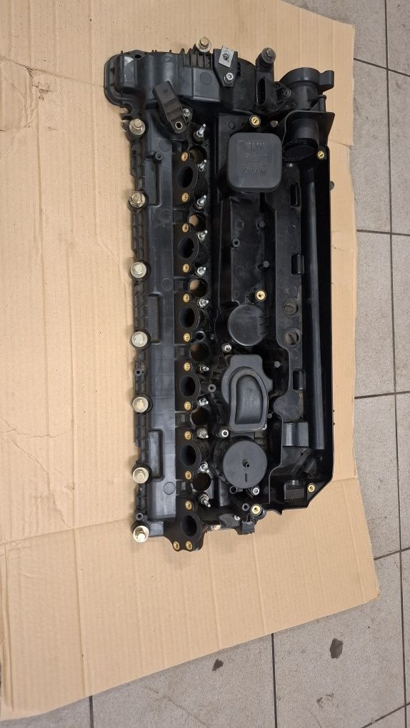 Pokrywa zaworów Bmw 3.0d M57n2  e90 e91 e60 e61 e70 e83 e65 x3 x5 x6