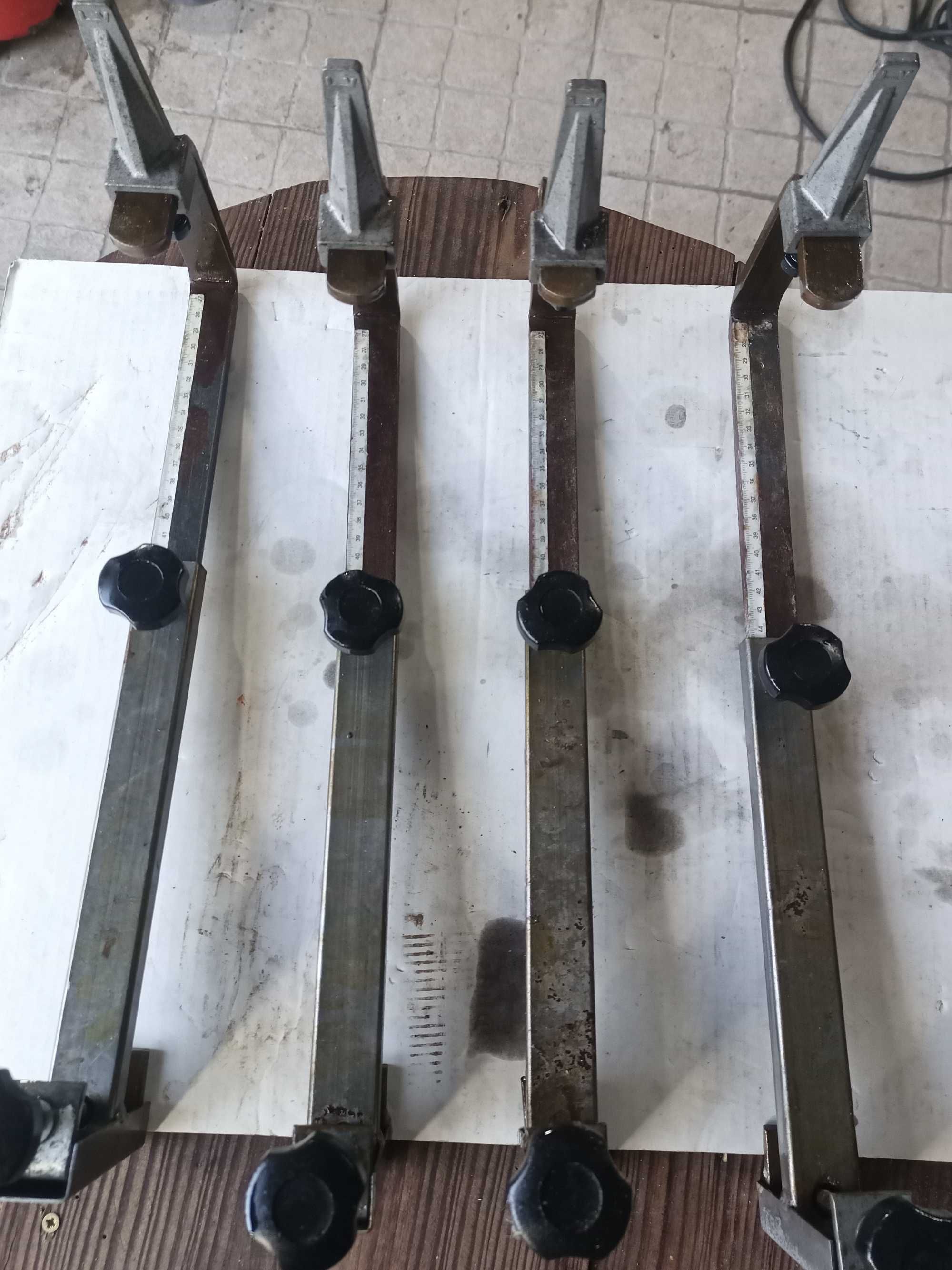 Esquadros Montadores de Degraus