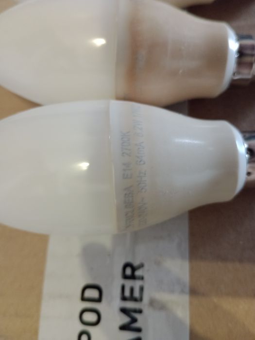 3 żarówki LED Diall E14 barwa ciepła 2700k, 8,2W. komplet 1,5zł.