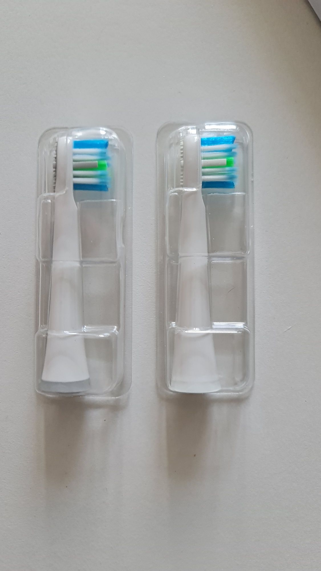 2 сменные насадки на зубную щетку Colgate