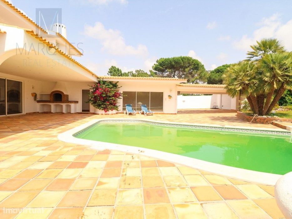 Moradia T5 com Jardim e Piscina na Marisol