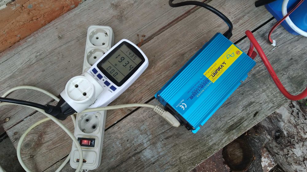 Інвертор 12 220 , Lvyuan 600/1200W, чистый синус