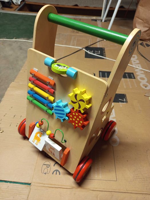 Pchacz, chodzik drewniany niemowlęcy