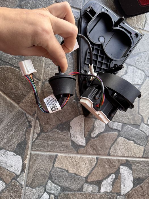 Кришка зарядного порту Tesla Model 3 / Tesla Model Y