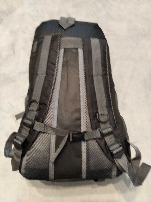 Nowy plecak turystyczny trekkingowy 30 l.