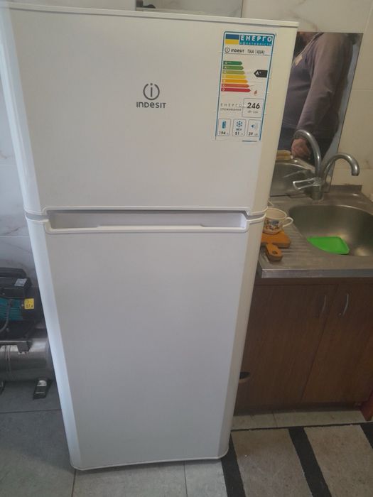 Холодильник indesit