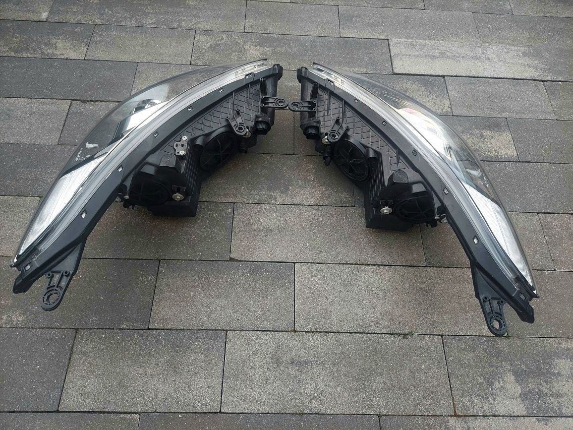 Reflektor lampa przód prawa lewa /europejska/ Hyundai i30