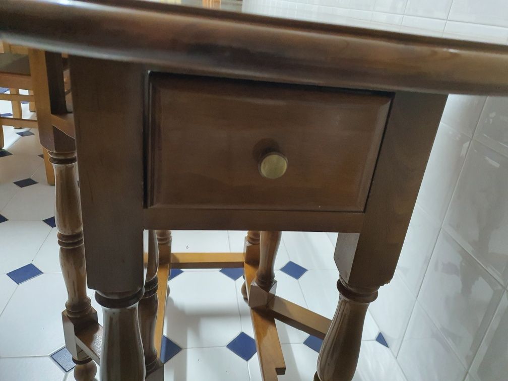 Mesa de Abas em mogno