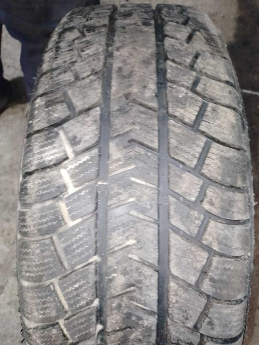 Зимові шини 235/60/18