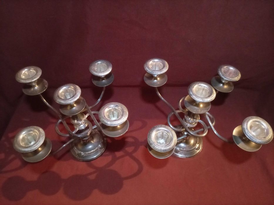 Conjunto de 2 castiçais de 5 braços banhados a prata antigos