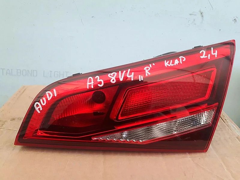 Lampa prawy tył Audi A3/8v4 klapa