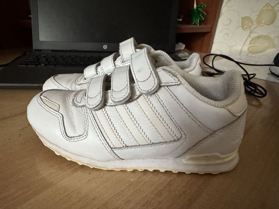 Кросівки білі  adidas