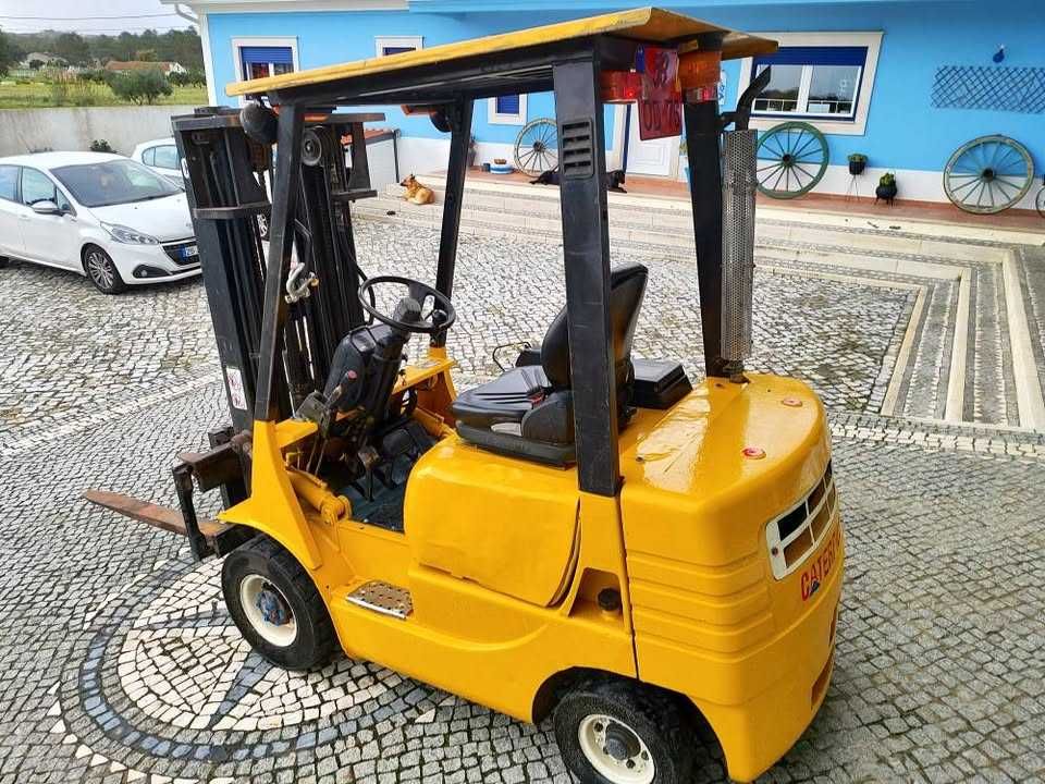 Empilhador 2T diesel com deslocamento lateral