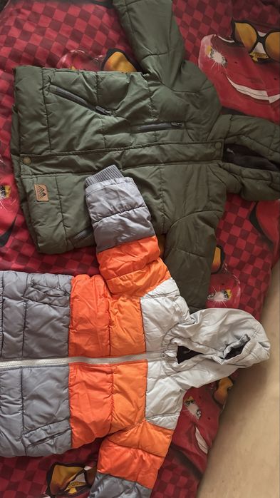 Віддам дитячі куртки (біля дому)