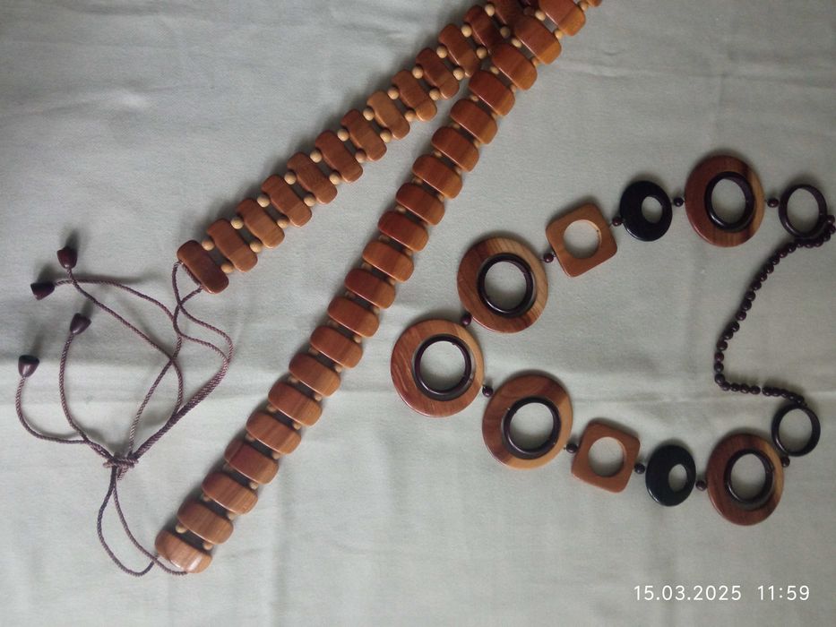 Комплект прикрас з дерева