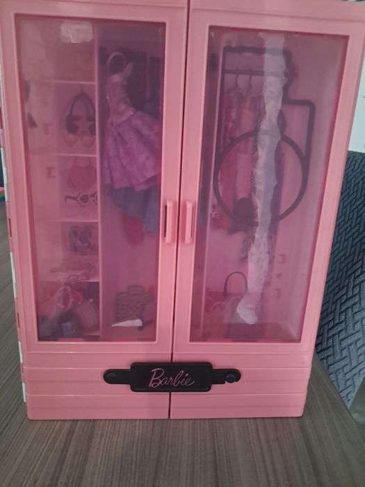 Szafa na ubrania dla Barbie