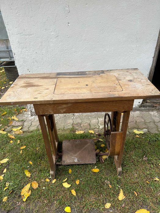 Stół drewniany do maszyny do szycia łucznik