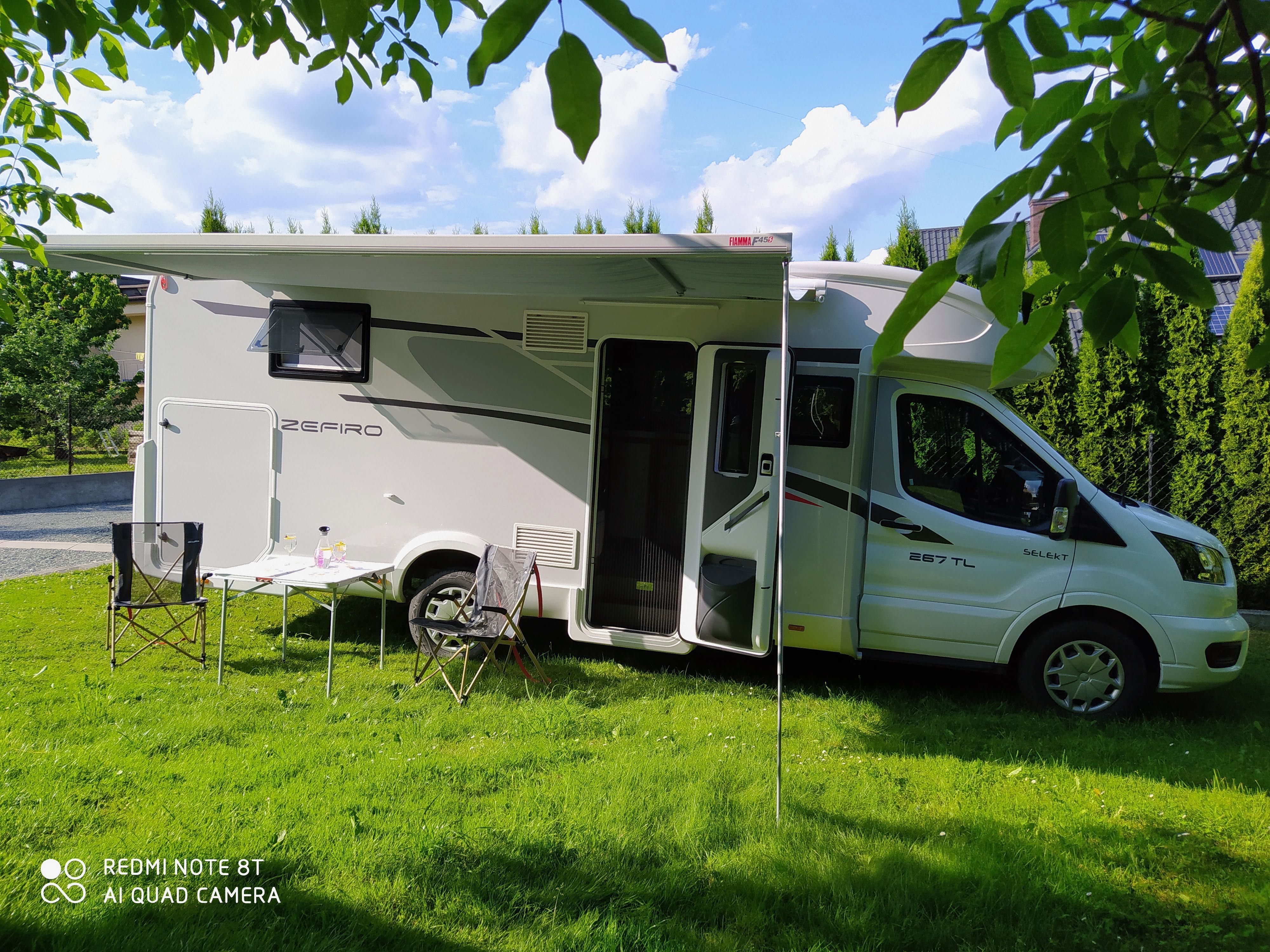 Kamper wynajem -  Roller Team Zefiro 267 TL i Benimar Tesoro T463