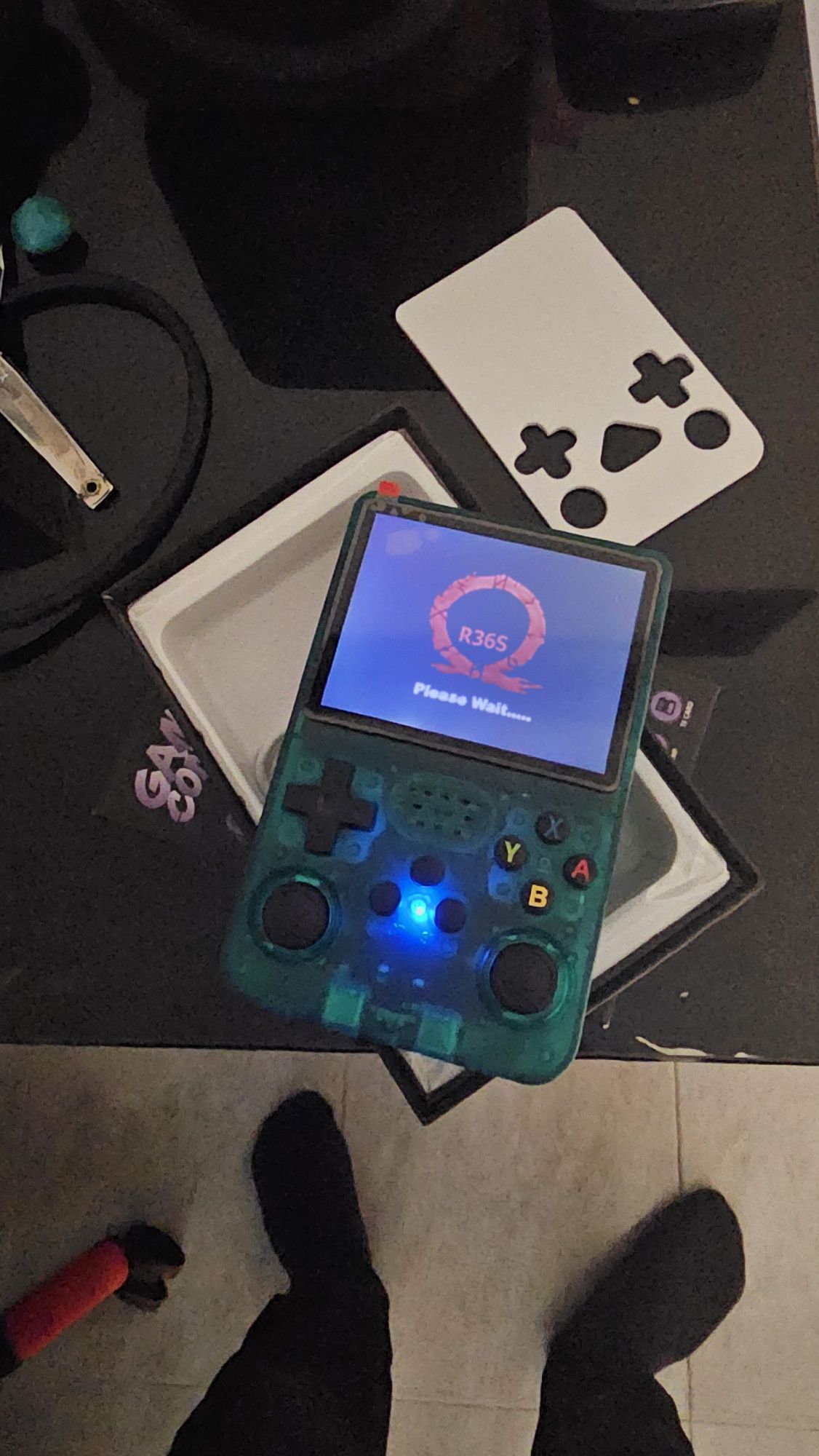 Consola portátil modelo R36S