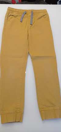 Spodnie dla chłopca typu jogger musztardowe roz. 128